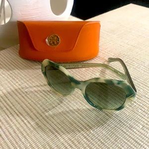 Tory Burch green and white stylish sunglasses.